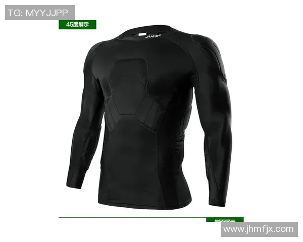 足球明星黑色衬衫时尚搭配女款图片欣赏与潮流解析